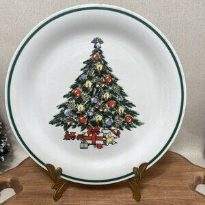 Pottery Christmas Tree dinner plate Unmarked Green Rim 10 Inch